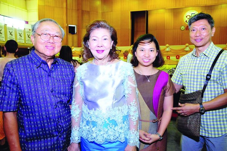 นพ.สมพร จามิกรณ์ และ วีระวุฒิ สุนทรสีมะ ร่วมแสดงความยินดี