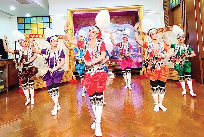 ระบำอัศวลีลานาฏดนตรี จาก วนศ.อ่างทอง