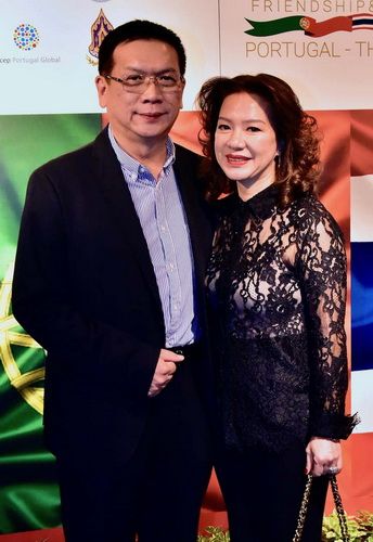 ธฤต โอภาสวงศ์ และ สุธนี 
ชยางพัทธ์