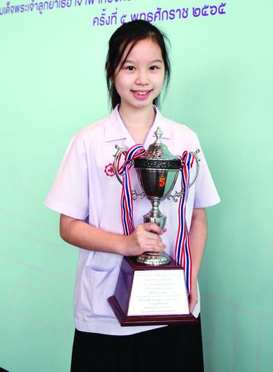 เด็กหญิงอัยยนันท์ เลิศสินธ
พานนท์ ผู้ชนะรางวัลชนะเลิศ
ซออู้ ระดับประถมศึกษา