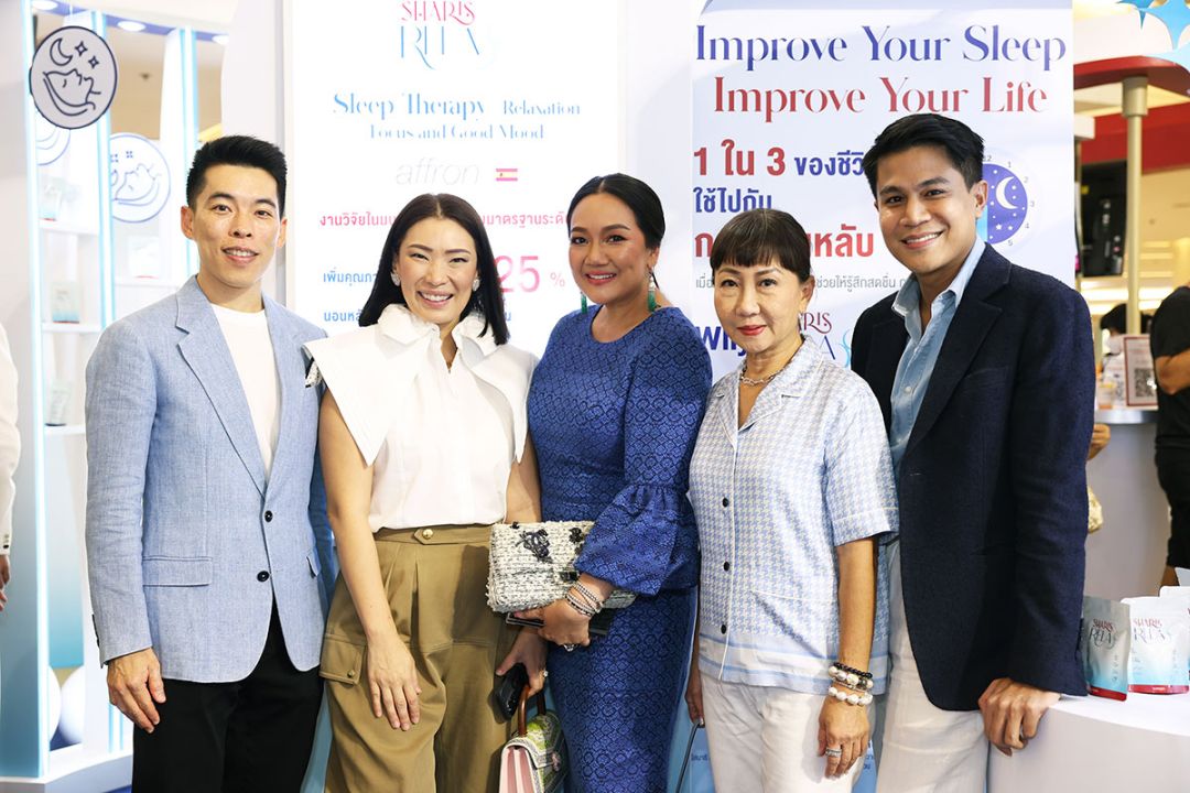 (ซ้าย) อภิชาติ ลีนุตพงษ์ ต้อนรับเหล่าคนดังที่รักสุขภาพ