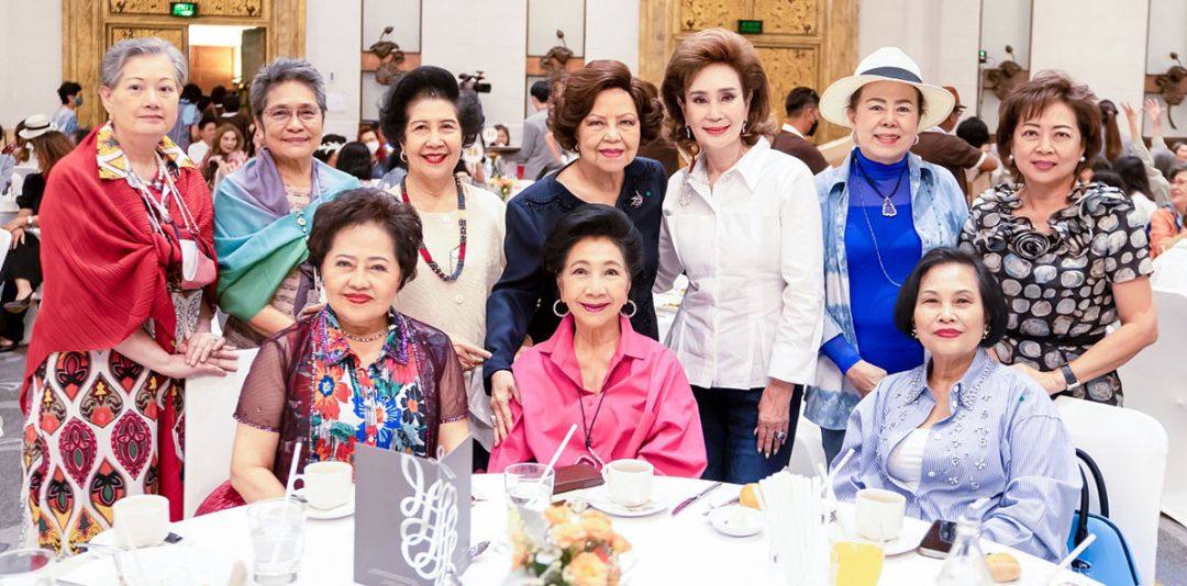 สุวรรณี ประเทืองสิทธิ์, คุณหญิงผะอบทิพย์ ศาตะมาน, นิเศศโสม พุ่มหิรัญ, จิตติมา กาญจนพัง,
เกศินี จิระเลิศพงษ์, จินตนา สุขสถิต, รุ่งทิวา ศรีวรกุล, สริยา สิวายุ, วิชุดา บุลกุล