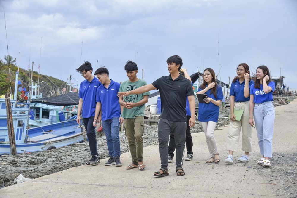 พานิสิตจุฬาฯ สำรวจสภาพแวดล้อม

