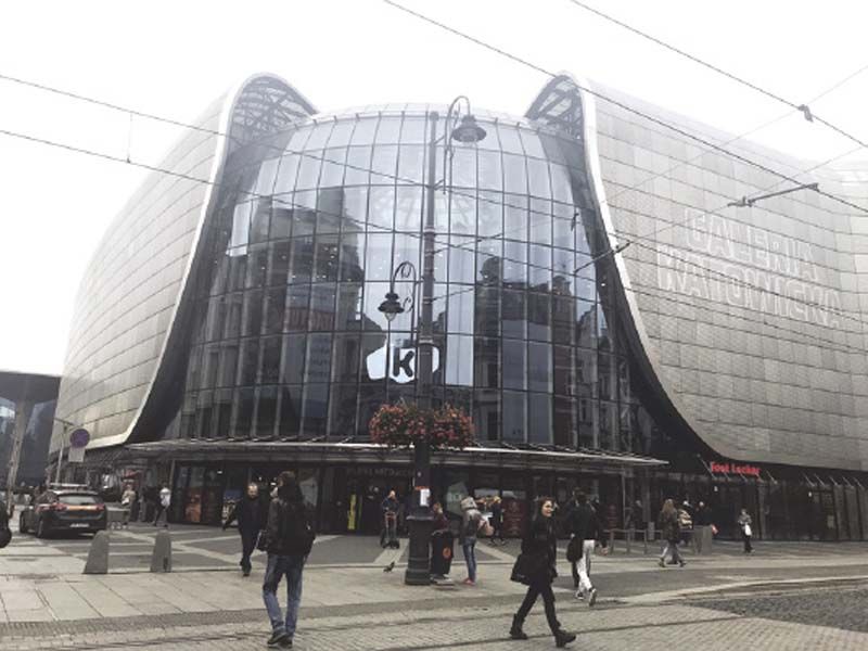 ห้างสรรพสินค้าตรงข้ามสถานีรถไฟ Katowice