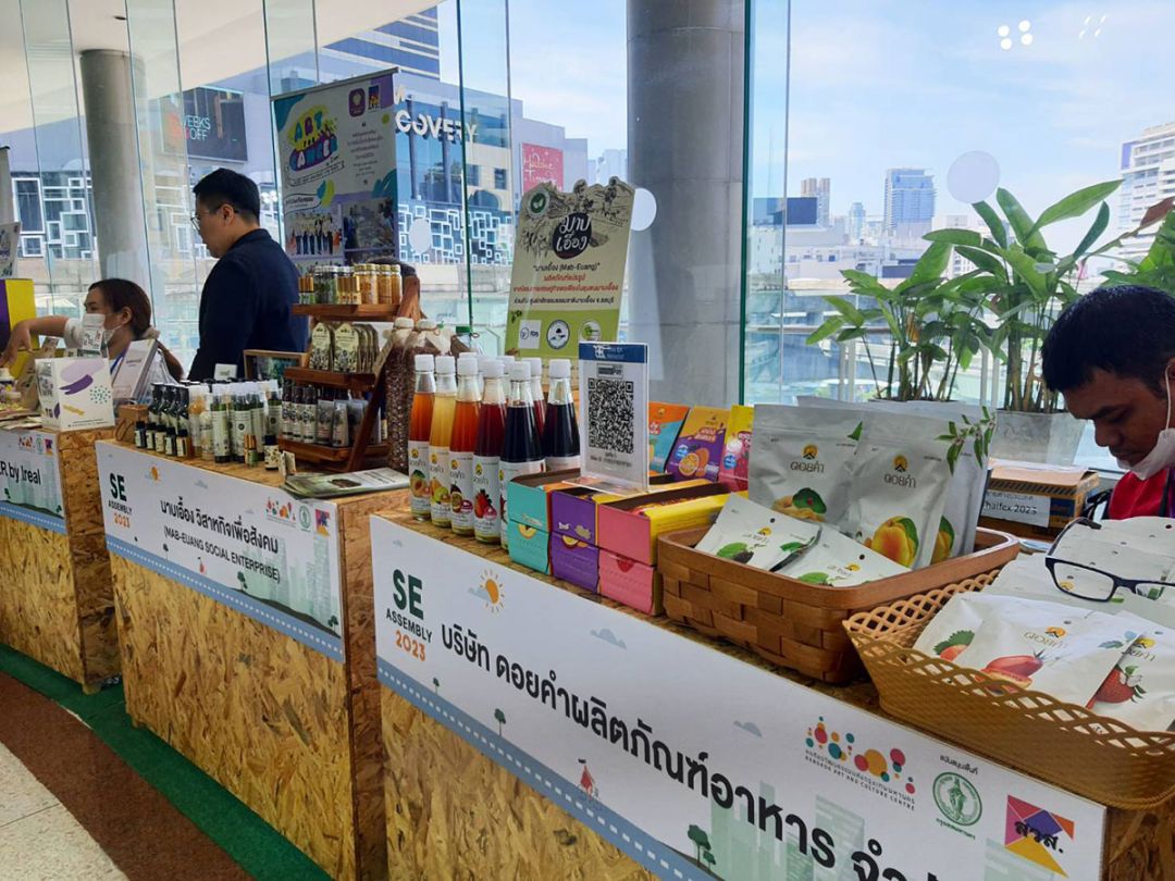 ส่วนหนึ่งของผู้ประกอบการ ร่วมออกร้านโชว์ความสำเร็จของ SE ไทย

