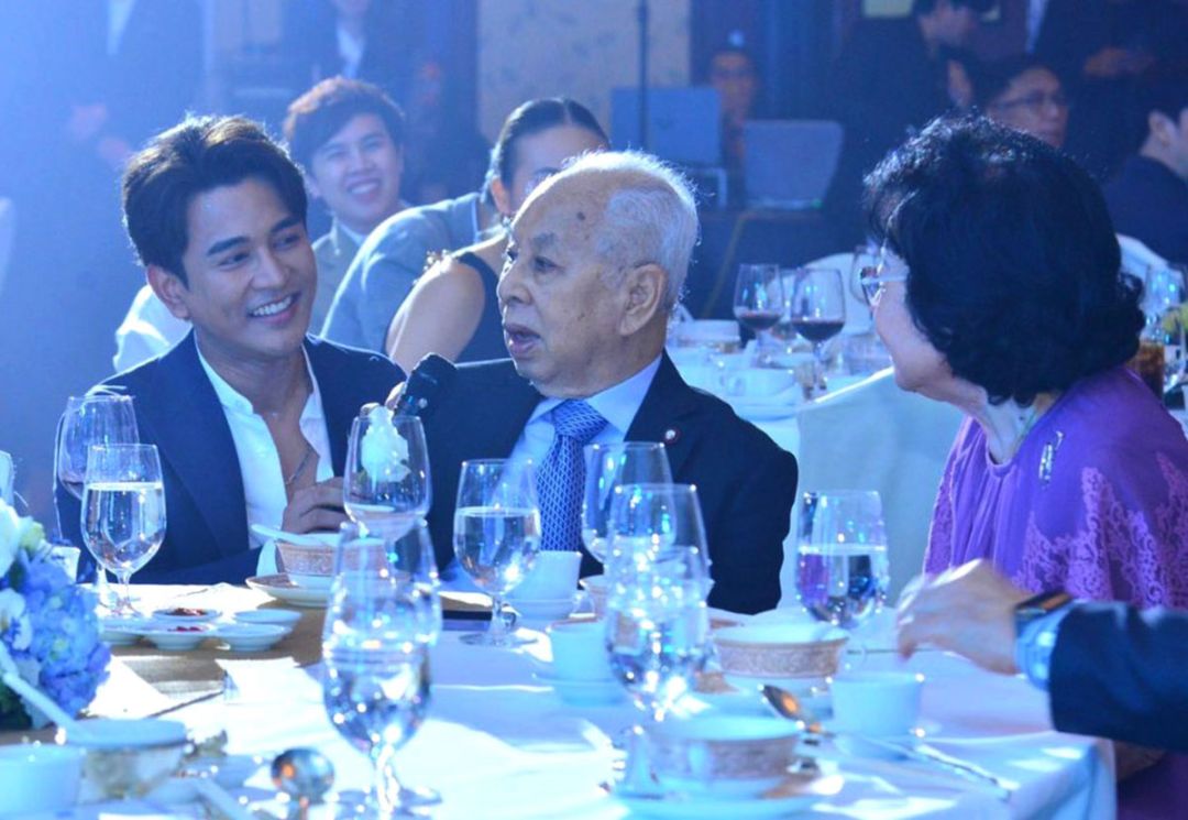 กัน-นภัทร อินทร์ใจเอื้อ สร้างสีสันและความสุขให้กับ
หัวเรือใหญ่ โพธิพงษ์ ล่ำซำ

