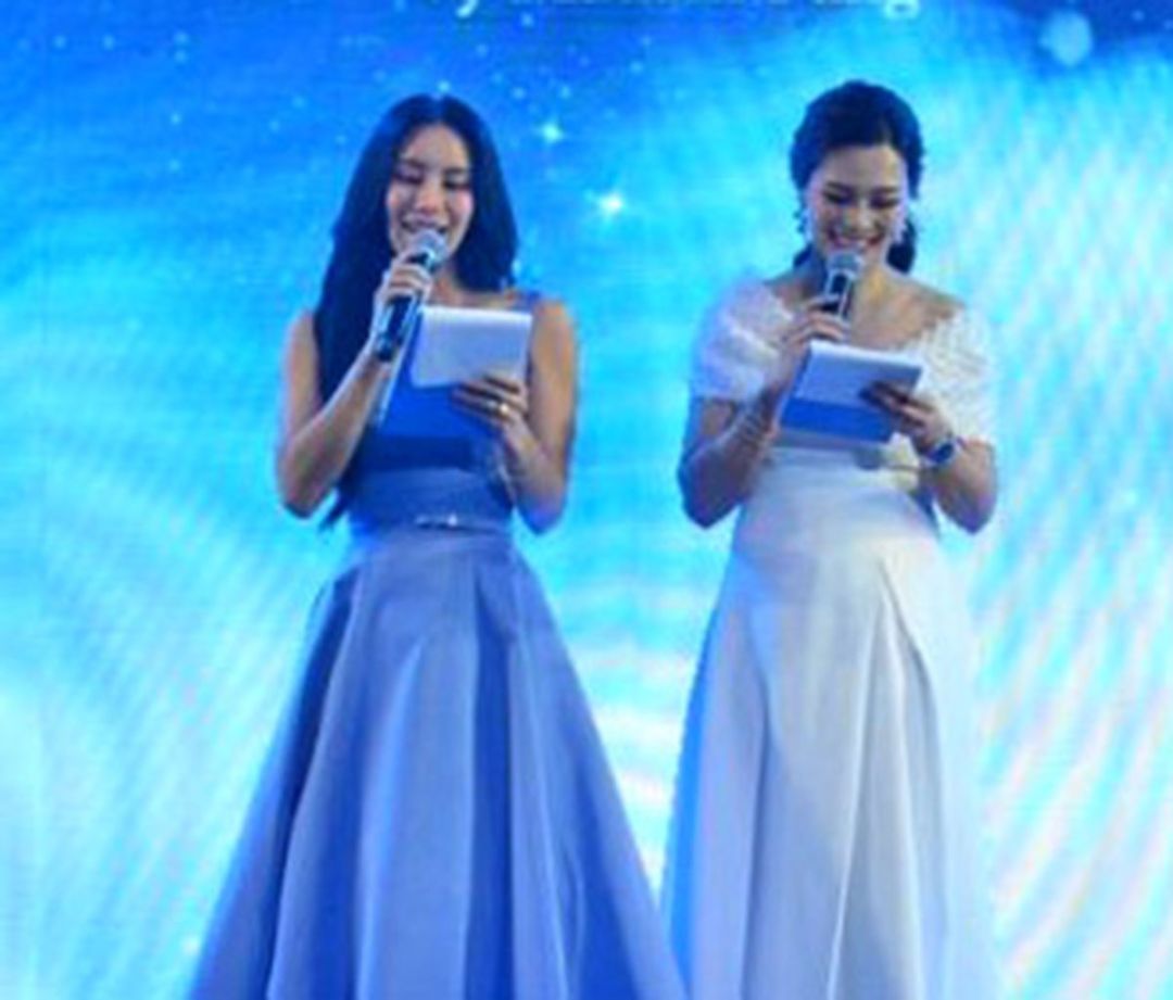 สองพิธีกร ขนมจีน-กุลมาศ สารสาส และ นิด-นิตยา สุวรรณศักดิ์