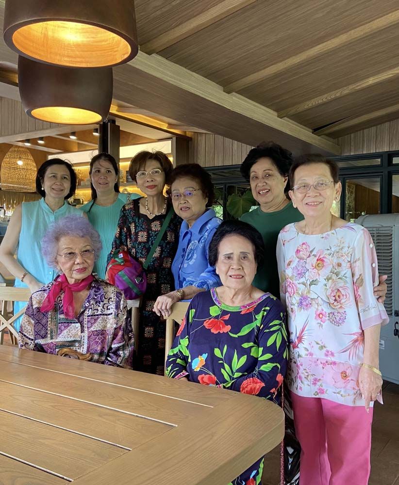 ท่านผู้หญิงสุวรรณี พัฒน์พงศ์พานิช, ทัศนีย์ ชาญวีรกูล, วนิดา อิศรางกูรฯ, สมพร วัฒนวรางกูร,สิริพร กันติรัตนาวงศ์, สุพัชนา อัษฎาธร,ศุภวาณี พัฒน์พงศ์พานิช