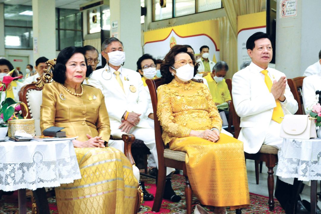 ศ.ดร.ศุลีมาศ สุทธิสัมพัทน์, ดร.ศศมนต อินทุภูติ และ สุรวัฒน์ ชมภูพงษ์


