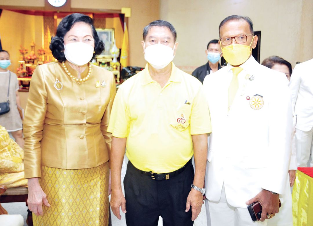 ศ.ดร.ศุลีมาศ สุทธิสัมพัทน์, พล.อ.สุชาติ ชมภูทวีป และ ศ.เกียรติคุณ
ดร.ธรรมศักดิ์ พงค์พิชญามาตย์

