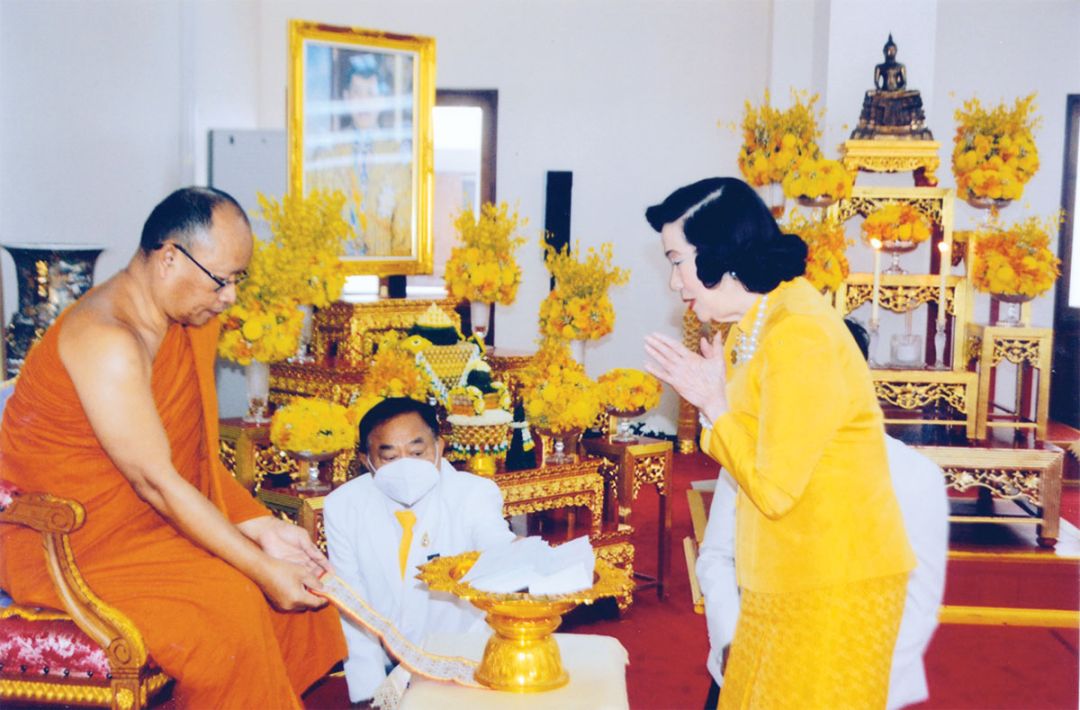 นายกพุทธสมาคมฯ ถวายทุนการศึกษาแด่พระธรรมราชานุวัตร เจ้าอาวาสวัดโมลีโลกยารามฯเพื่อมอบแก่ภิกษุ-สามเณร


