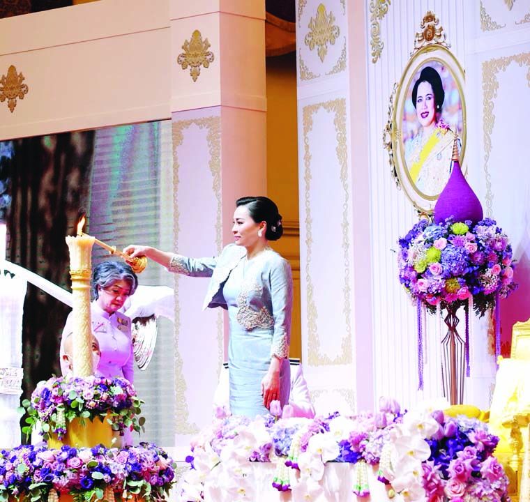 สมเด็จพระนางเจ้าฯ พระบรมราชินี ทรงจุดเทียนเปิดงาน “วันสตรีไทย ประจำปี 2566”