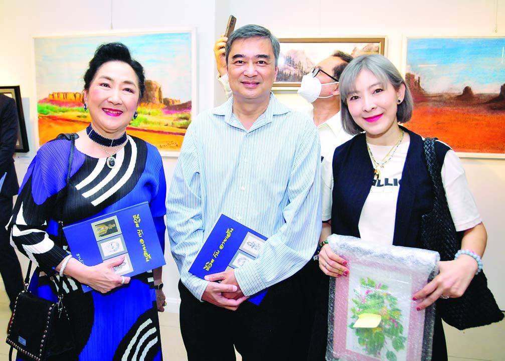 อภิสิทธิ์ เวชชาชีวะ กับ ผาณิต-อรุณรัตน์ พูนศิริวงศ์