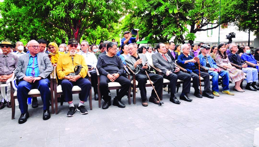 กลุ่มศิลปินมาร่วมเป็นกำลังใจให้อบอุ่น