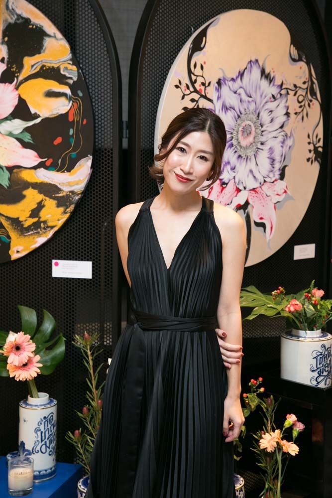 ธัชมาพรรณ จันทร์จำรัสแสง หรือ ปอม ชาน นำผลงานมาจัดแสดง