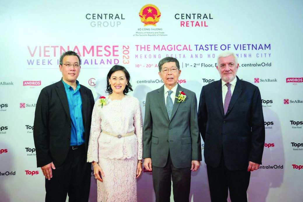 ดร.ธรรม์ จิราธิวัฒน์, บุษบา จิราธิวัฒน์, ดร.ประสาร ไตรรัตน์วรกุล และ ปาสคาล บิโยต์