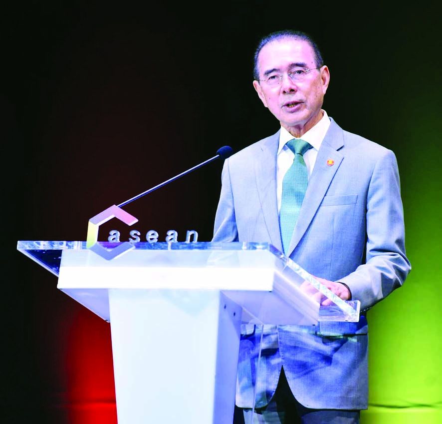 พลภัทร สุวรรณศร รองประธานศูนย์
ซี อาเซียน

