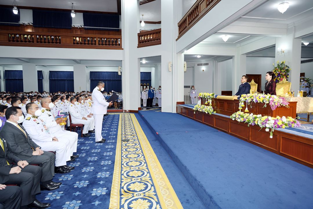 พลากร สุวรรณรัฐ องคมนตรี นายกมูลนิธิฯ กราบบังคมทูลรายงานการดำเนินงานของมูลนิธิฯ

