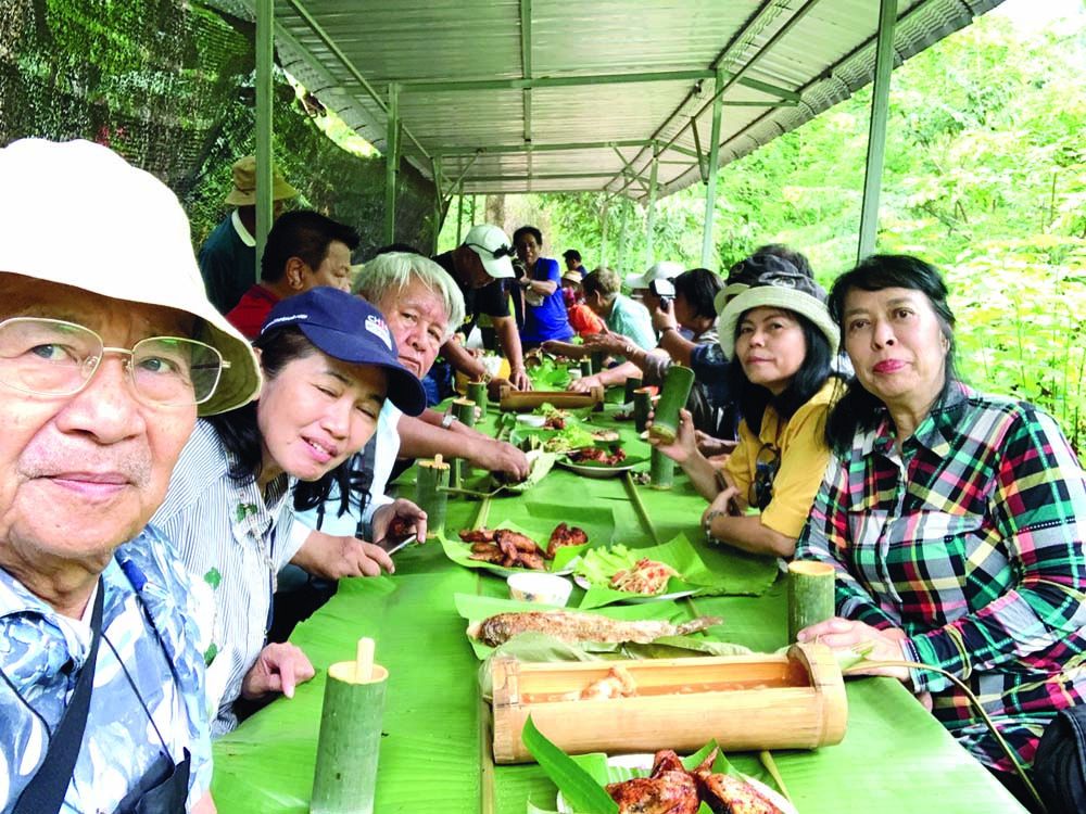 อาหารพื้นบ้านในป่า

