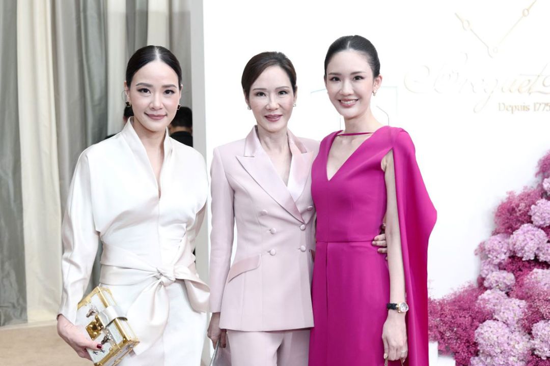 อรชุมา ดุรงค์เดช, ยูกิ ศรีกาญจนา และ
อภินารา ซอโสตถิกุล

