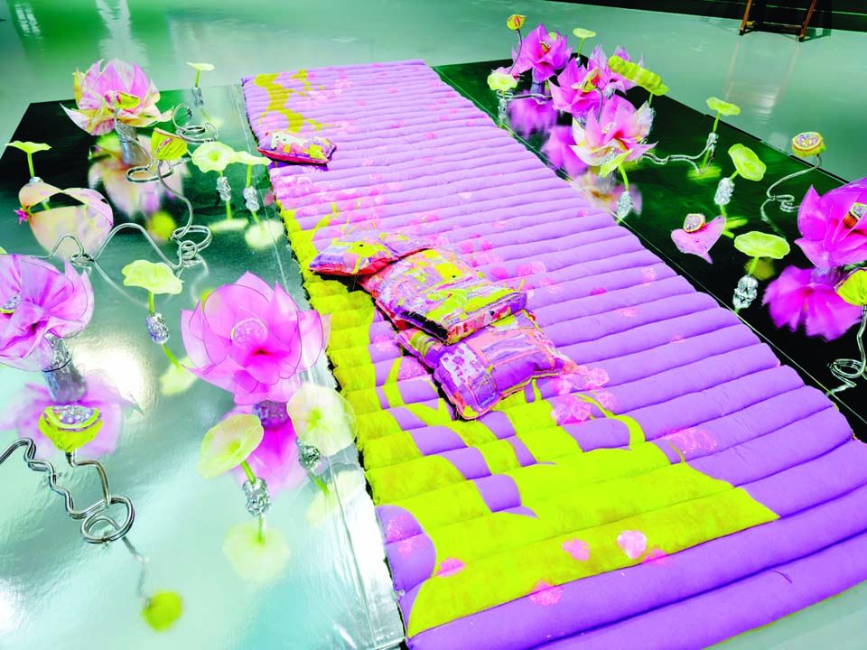 ศิลปะสื่อผสม สะพานข้ามบึงบัว โดย กมลลักษณ์ สุขชัย