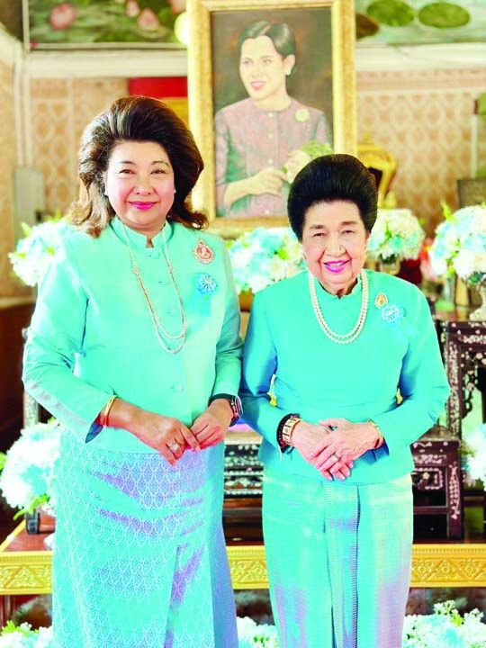 คุณหญิงโรส บริบาลบุรีภัณฑ์ และ
รัญชา บริบาลบุรีภัณฑ์ รับโล่
เกียรติคุณบุคคลทรงคุณธรรม
แห่งปี ประจำปี 2566