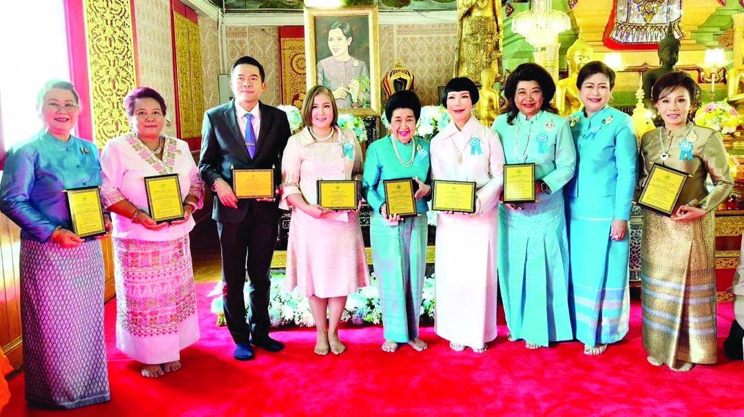 ผู้รับโล่เกียรติคุณบุคคลทรงคุณธรรมแห่งปี ประจำปี 2566 คุณหญิงโรส บริบาลบุรีภัณฑ์,
รัญชา บริบาลบุรีภัณฑ์, ม.ล.สราลี กิติยากร, พัชรพิมล ยังประภากร เป็นอาทิ