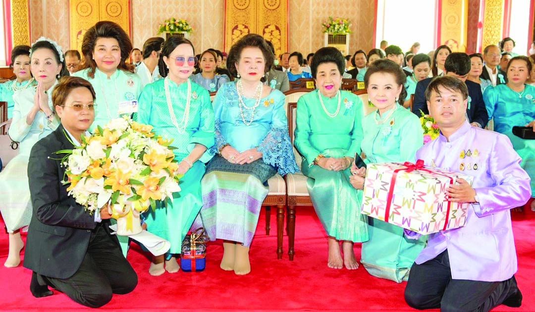 ยิ่งลักษณ์ หนุนภักดี, คุณหญิงโรส บริบาลบุรีภัณฑ์ และ คุณหญิงพันธุ์เครือ
ยงใจยุทธ