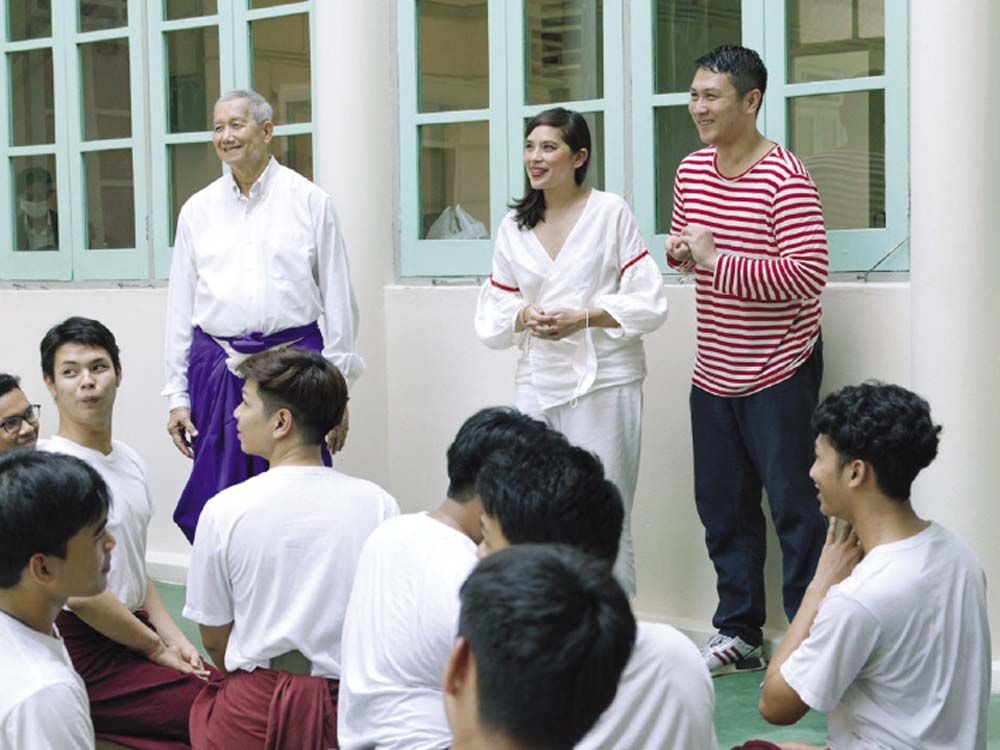 การฝึกเพื่อนำสู่สายตาชาวโลก