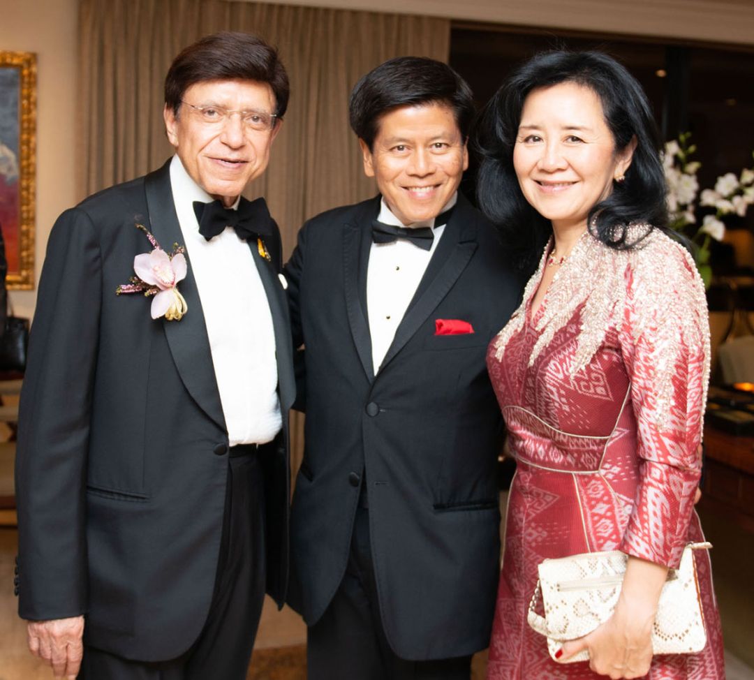 จาสปาล ซิงห์ อูเบรอย ประธานบริษัทฯ,
ดร.กันตธีร์-โสภาวรรณ ศุภมงคล