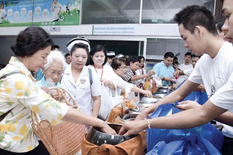 ร่วมใส่บาตร ด้วยสำนึกในพระกรุณาธิคุณ องค์ประธาน
มูลนิธิฯ

