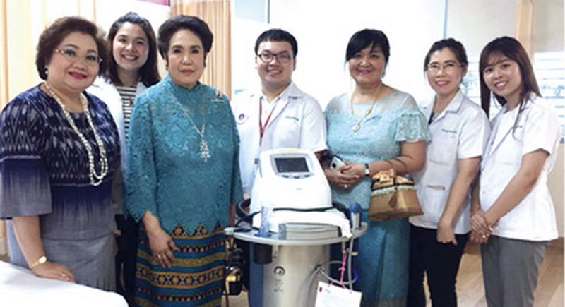 สุมนา อภินรเศรษฐ์, พัชรา มาดล เยี่ยมชมห้องกายภาพบำบัดมีอุปกรณ์
ทันสมัย เจ้าหน้าที่กายภาพน่ารักใจดี คอยให้ บริการแก่ผู้ป่วย