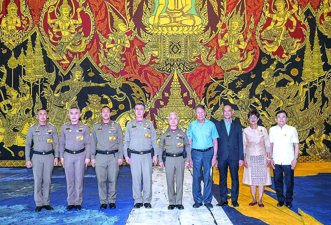 พล.ต.ชัยยุทธ วชิรวรภักดิ์, พ.ต.ชัยพัชร์ ชัยรัตนศักดิ์, พิธาน เหี้ยมโห้, ไพศาล ล้อมทอง, พ.ท.สมชาย กาญจนมณี รองเลขาธิการพระราชวัง, สุดสาคร ชายเสม,
นฤมล ล้อมทอง และ ศุภชัย จันทร์สุวรรณ์