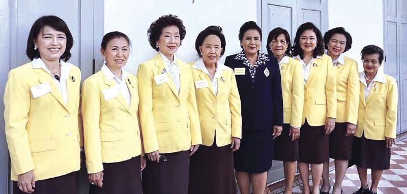 คณะกรรมการมูลนิธิ  อาทิ  คุณหญิงแสงเดือน ณ นคร ,ดร. ปฤถา พรหมเลิศ ,วาสนา ขวัญเมือง  และ ดร. วันดี 
กุญชรยาคง จุลเจริญ        
