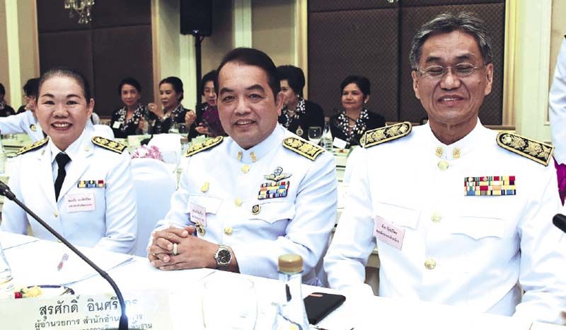 พีระ รัตนะวิจิตร รองปลัดกระทรวงศีกษาธิการ, สุรศักดิ์
อินศรีไกร (สพฐ.) และ สมฤทัย ทรงสิทธิโชค (อาชีวศึกษา)