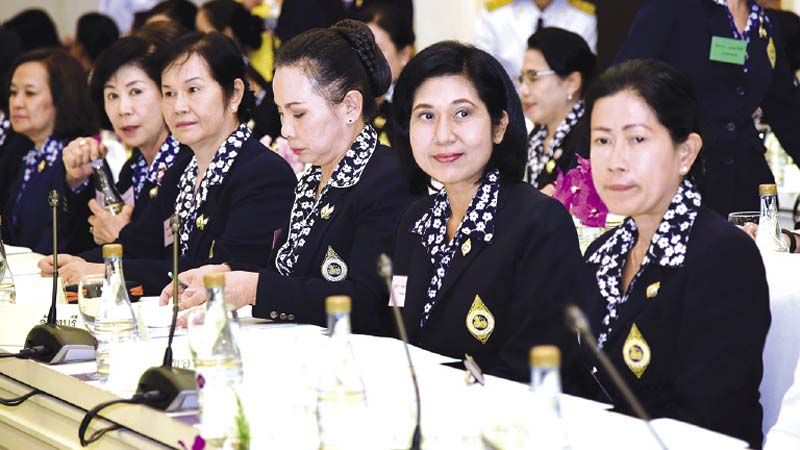 ประธานอุปการะเยาวชนประจำจังหวัด ( ภริยา ผวจ.) ที่มาประชุม อาทิ สุจิตรา ศรีนาม (จันทบุรี), เนตรชนก คำดี   (ฉะเชิงเทรา) , สุภาพร เทียนไชย (ชลบุรี)