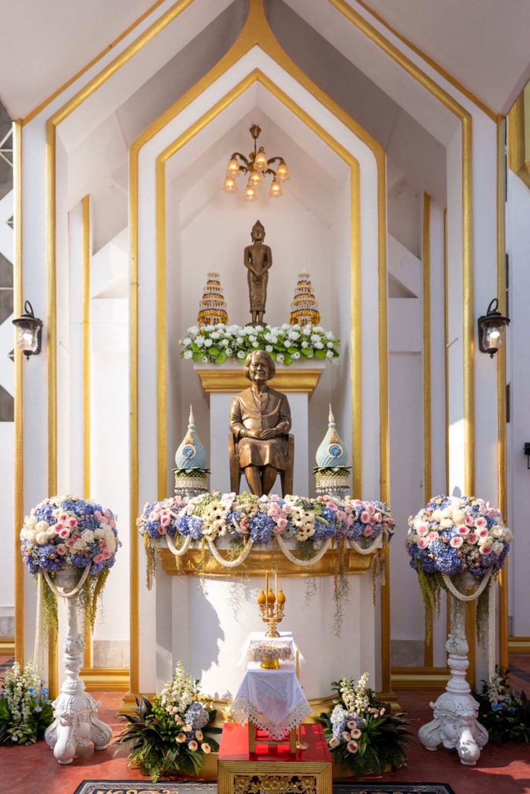 พระรูปหล่อ สมเด็จพระเจ้าพี่นางเธอ เจ้าฟ้ากัลยาณิวัฒนา กรมหลวงนราธิวาสราชนครินทร์ ณ วัดป่าสิริวัฒนวิสุทธิ์ ในพระองค์ฯ

