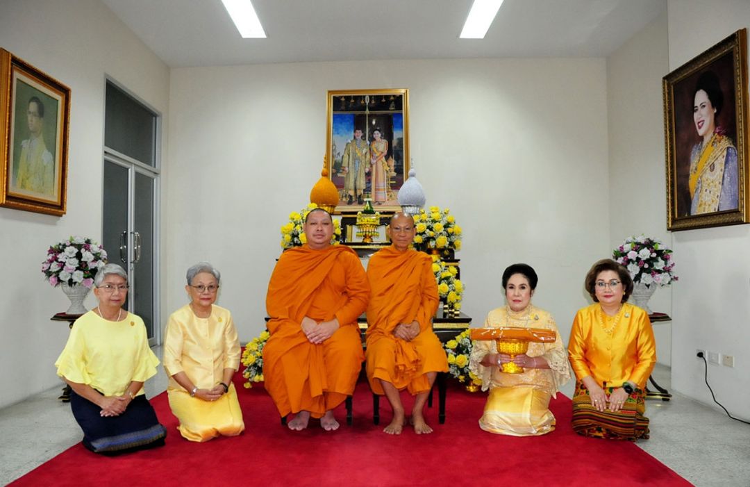 นิตย์ นาครัตน์, พ.อ.หญิง อุษากรณ์ จันทรวงศ์, พระครูปลัดสุวัฒนวิริยคุณ, พระพรหมวชิรากร, สุมนา อภินรเศรษฐ์ และพัชรา มาดล

