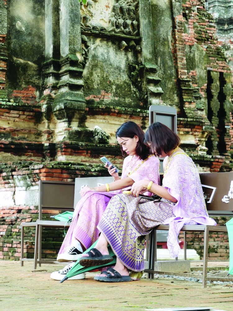 นักท่องเที่ยวแต่งตัวถ่ายภาพ