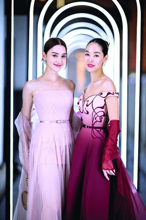 เดียร์น่า ฟลีโป, จูน-สาวิตรี โรจนพฤกษ์ มานั่งชมฟรอนต์โรว์