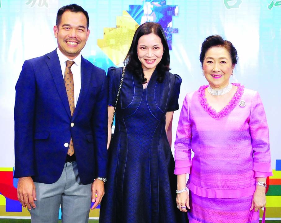 ปริญญา-ณิชเบญญา ฤกษ์หร่าย และ ผาณิต พูนศิริวงศ์