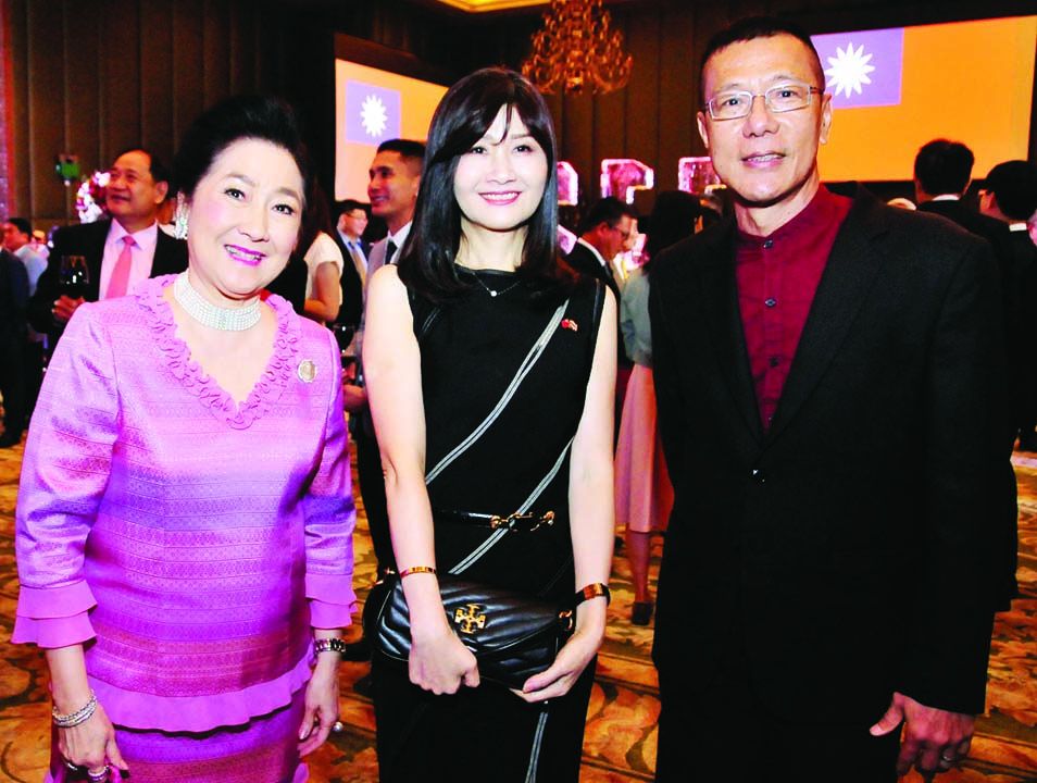 ผาณิต พูนศิริวงศ์, หลี่ ลี่ เหม่ย และ ดร.เฉลิมชัย ยอดมาลัย