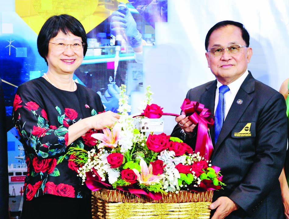 สมชาย ชมระกา อุปนายกสมาคมไทยบริการท่องเที่ยว มาร่วมแสดงความยินดี