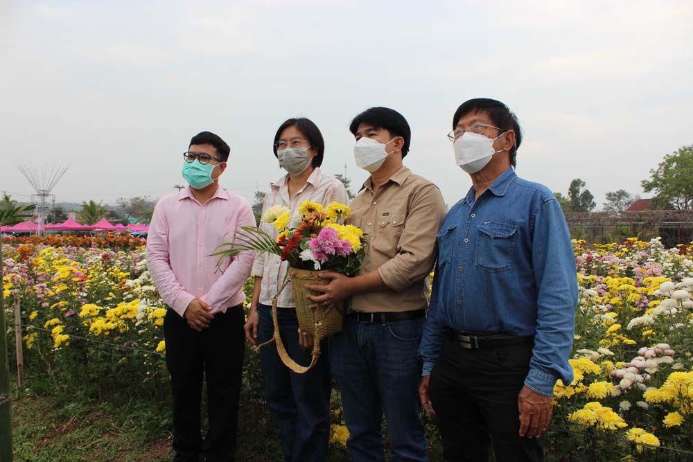 เบญจมาศ วังน้ำเขียว