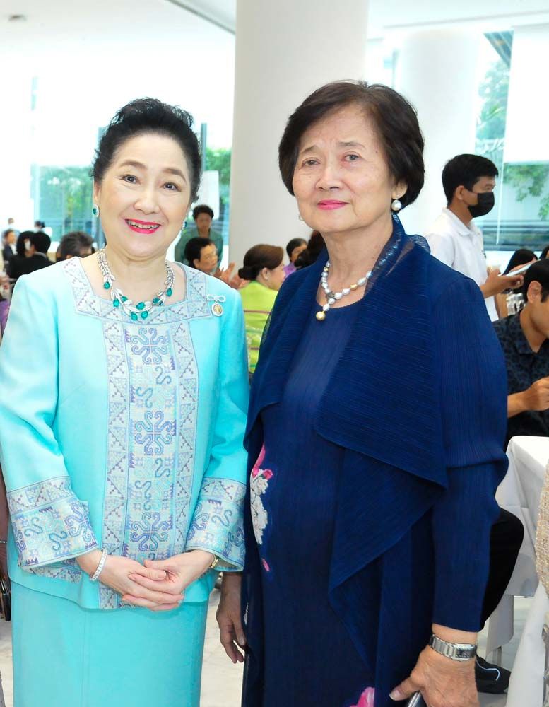 ผาณิต พูนศิริวงศ์, สตรี ประทีปะเสน


