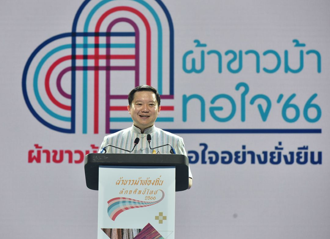 ฐาปน สิริวัฒนภักดี ประธานคณะ กก.โครงการผ้าขาวม้าท้องถิ่นหัตถศิลป์ไทย

