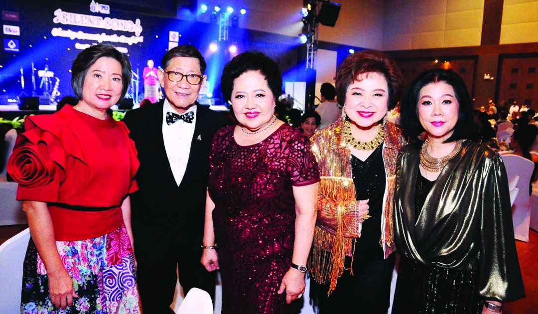 จิตราภา-ศ.นพ.เทพ หิมะทองคำ, สุวรรณี ประเทืองสิทธิ์, สมพิศ
เลิศสุมิตรกุล และ ศศินันท์ อิศรศักดิ์ ณ อยุธยา