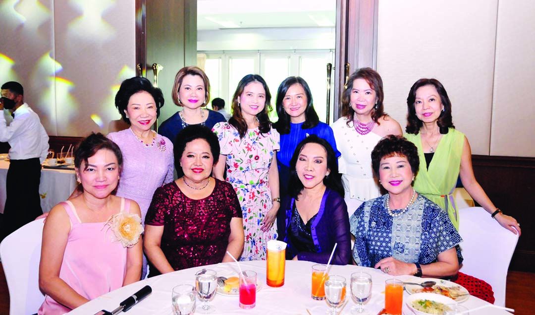 สุวรรณี ประเทืองสิทธิ์ และ รุจิตร สุธนะเสรีพร พร้อมด้วยเพื่อนๆ ใจบุญ
ซื้อบัตรร่วมชมคอนเสิร์ต