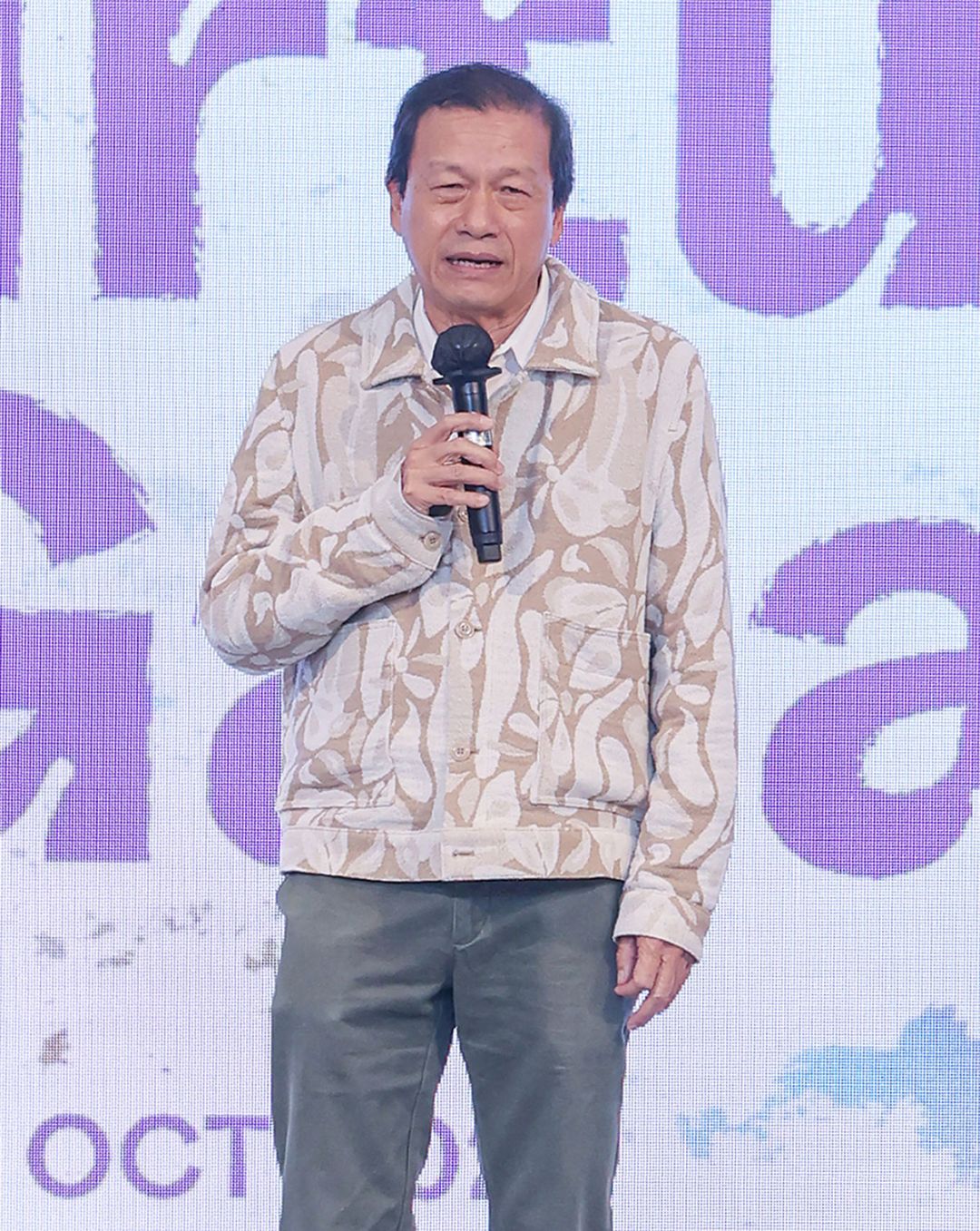 ศ.ดร.อภินันท์ โปษยานนท์ ประธานอำนวยการและ
ผู้อำนวยการศิลป์