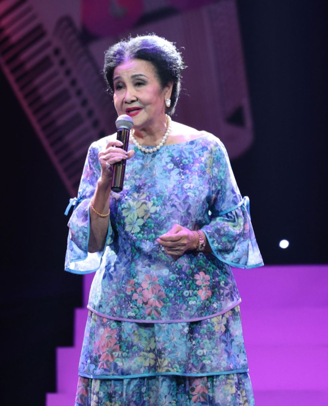 นันทวัน เมฆใหญ่ สุวรรณปิยะศิริ

